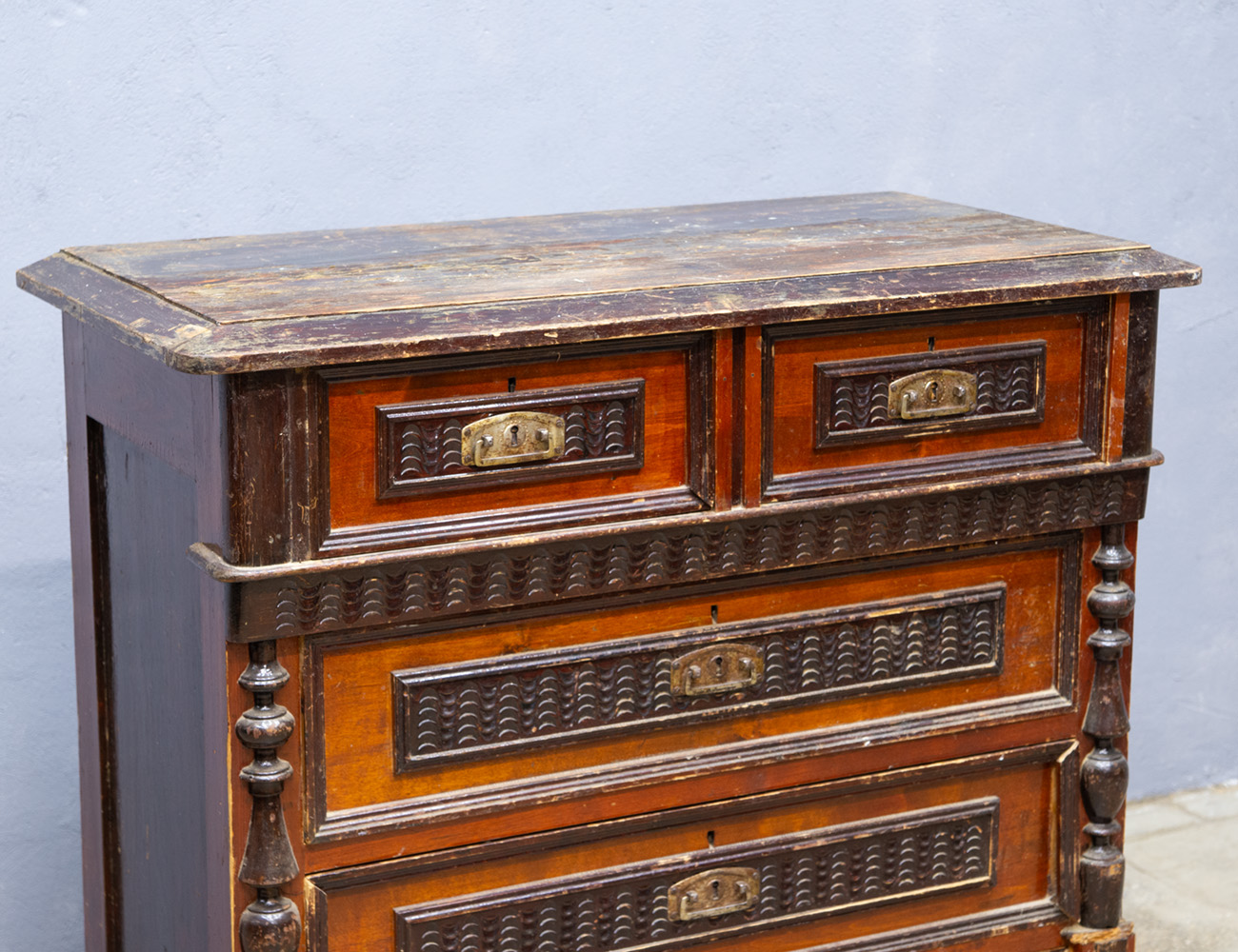 Старинный комод