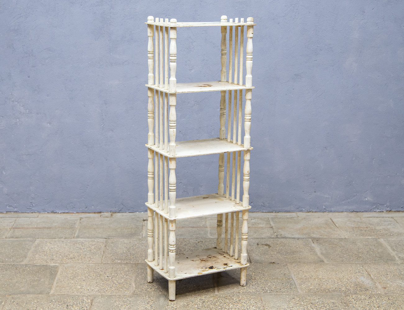 Старинная этажерка