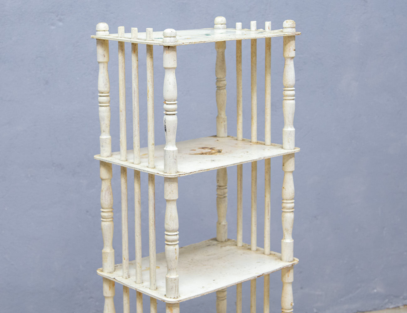 Старинная этажерка