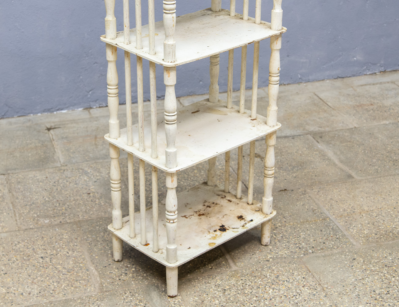 Старинная этажерка