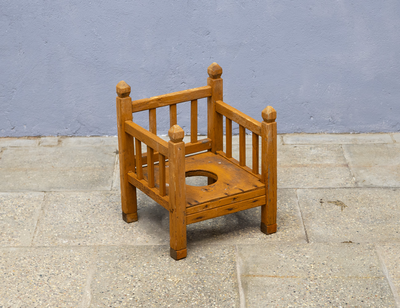 Старинный детский стульчик
