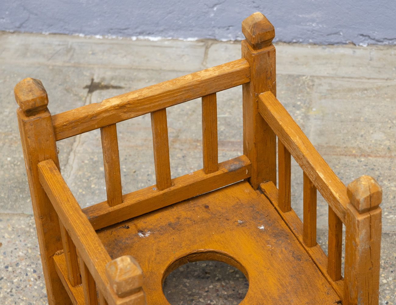 Старинный детский стульчик