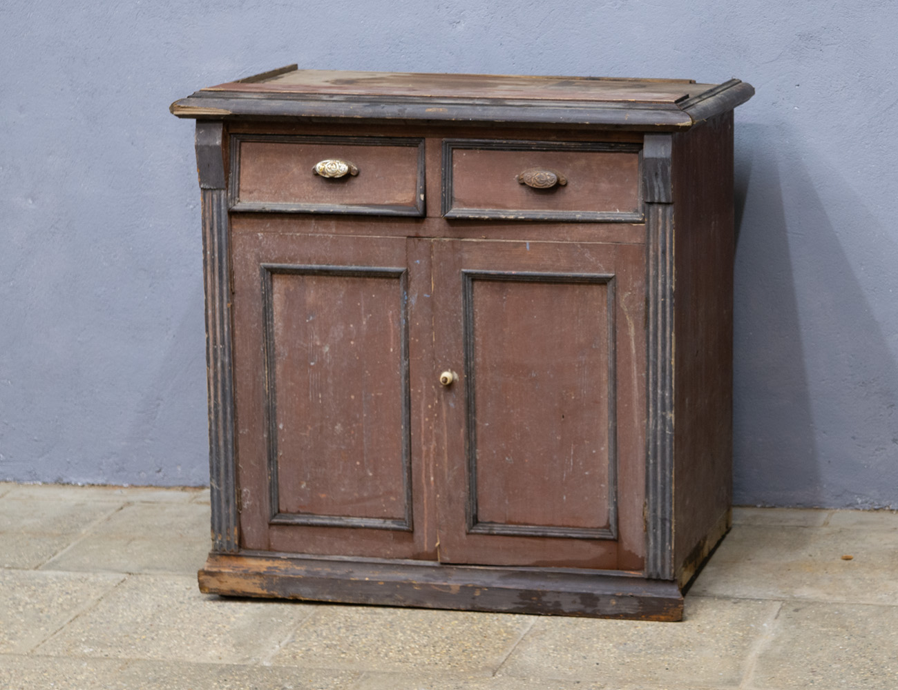 Старинная тумба