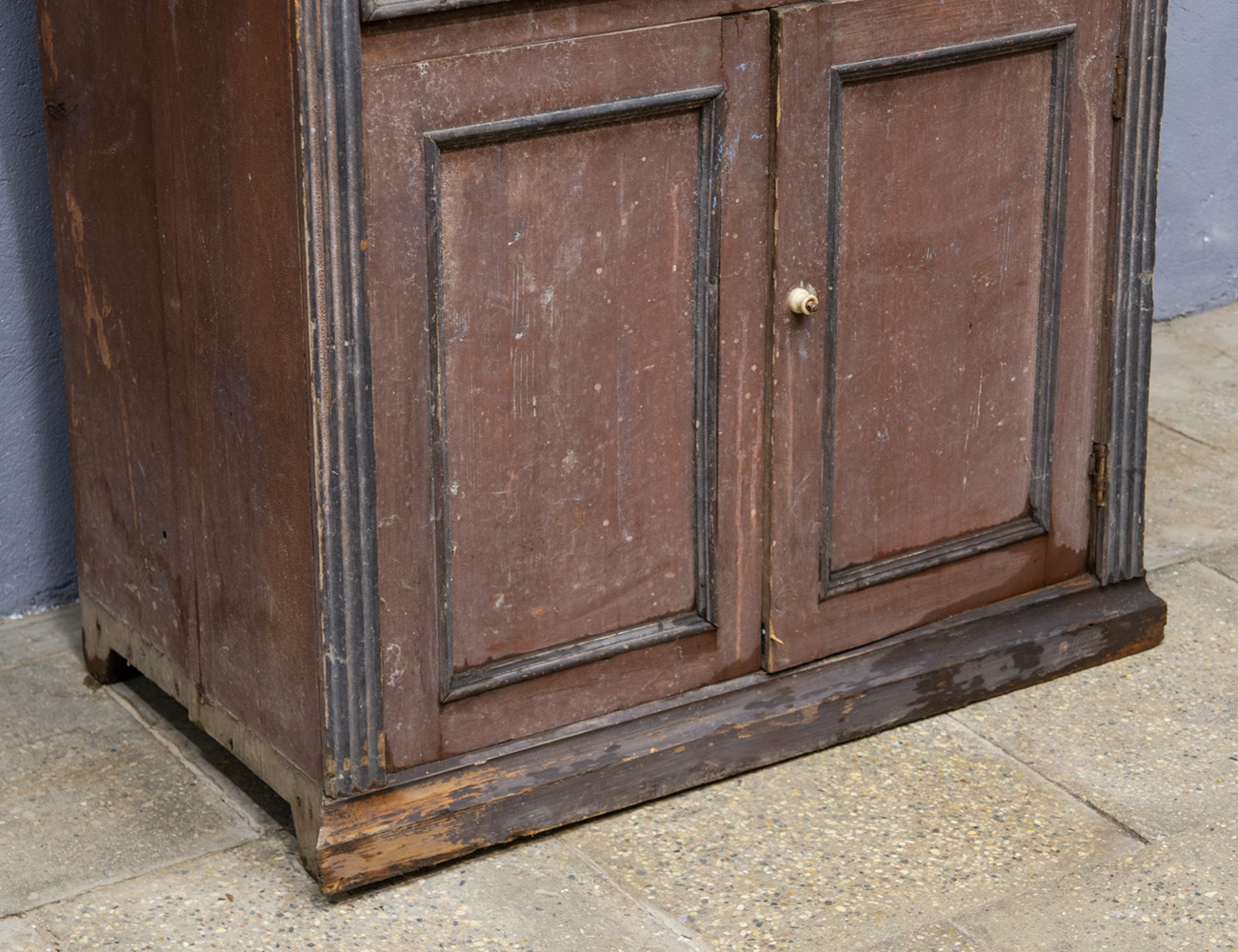 Старинная тумба