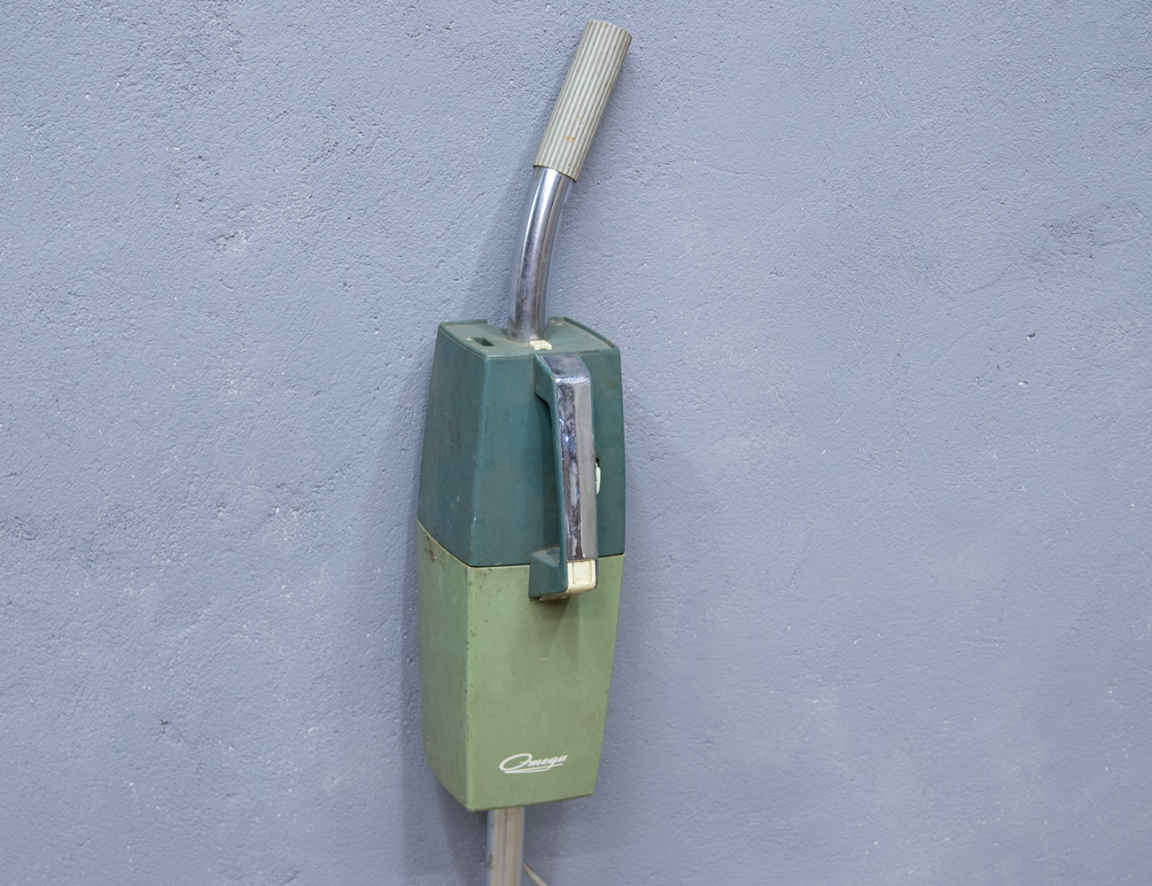 Винтажный пылесос Omega