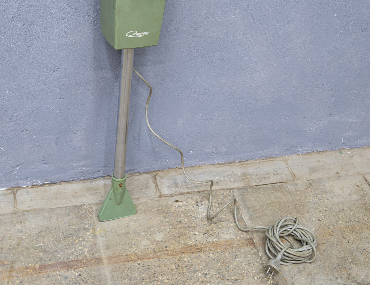 Винтажный пылесос Omega