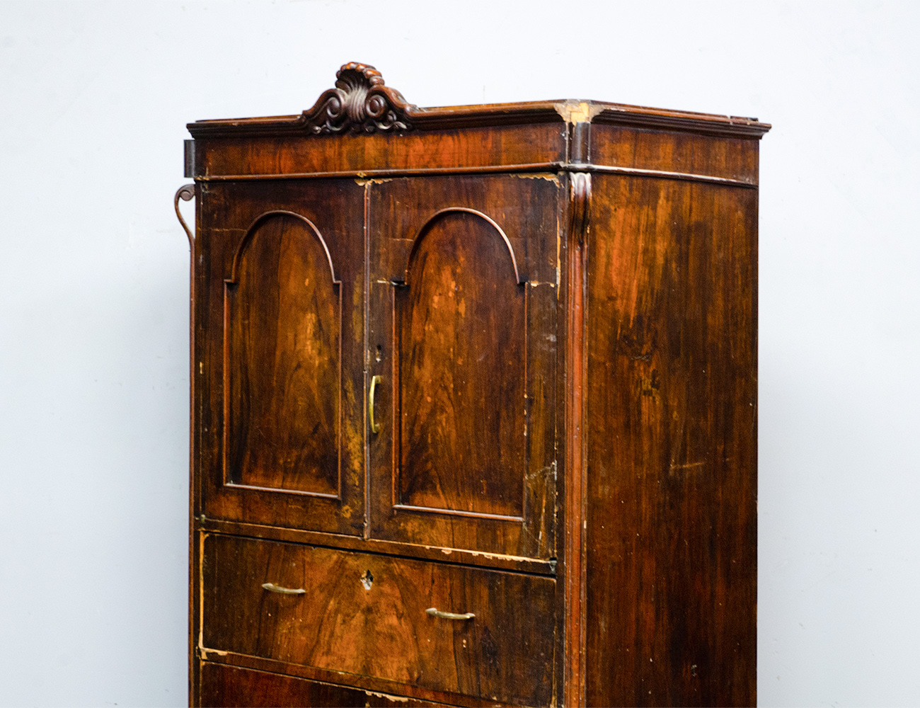 Антикварный шкаф-монашка 19 века