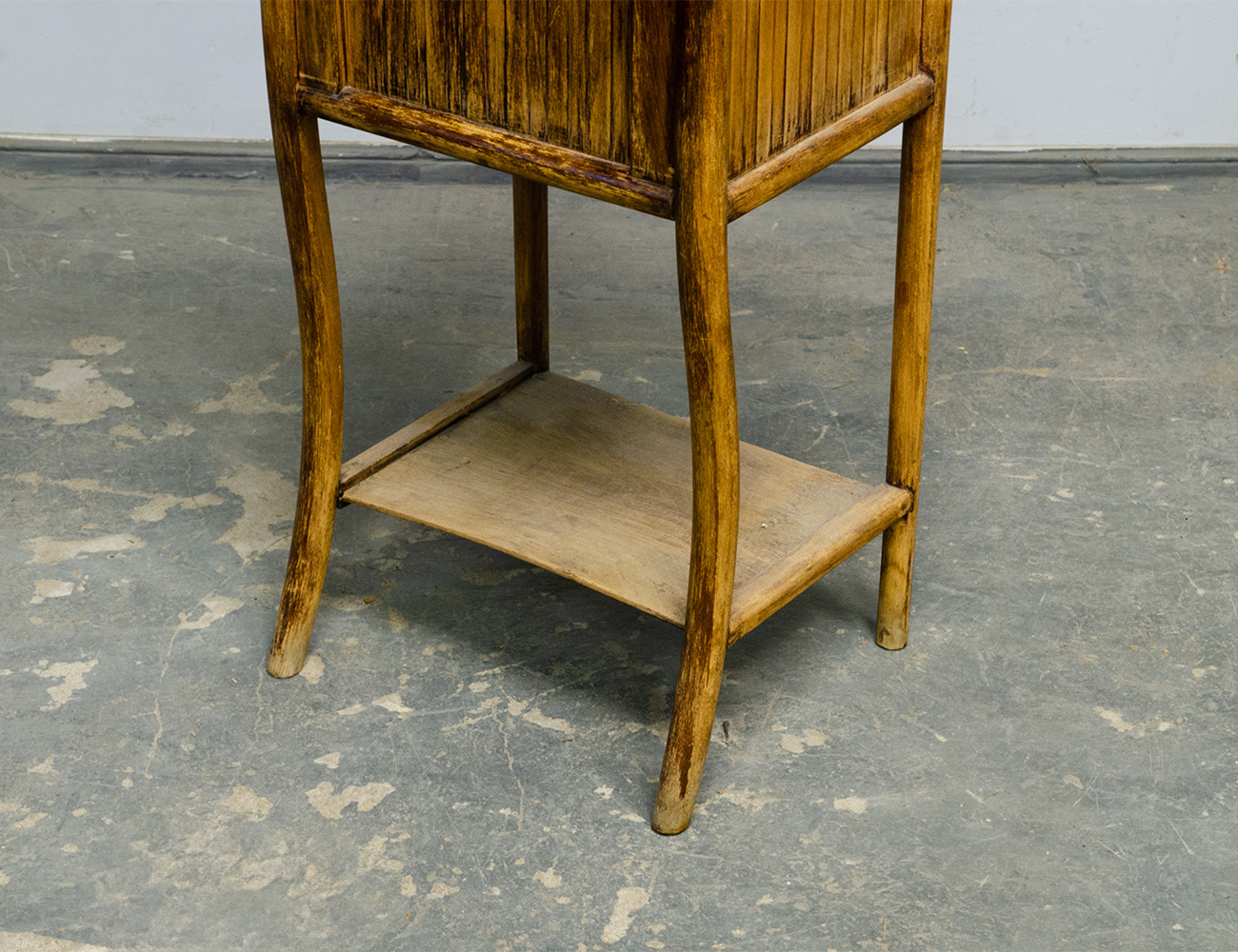 Тумбочка №50/18 фирмы Конъ