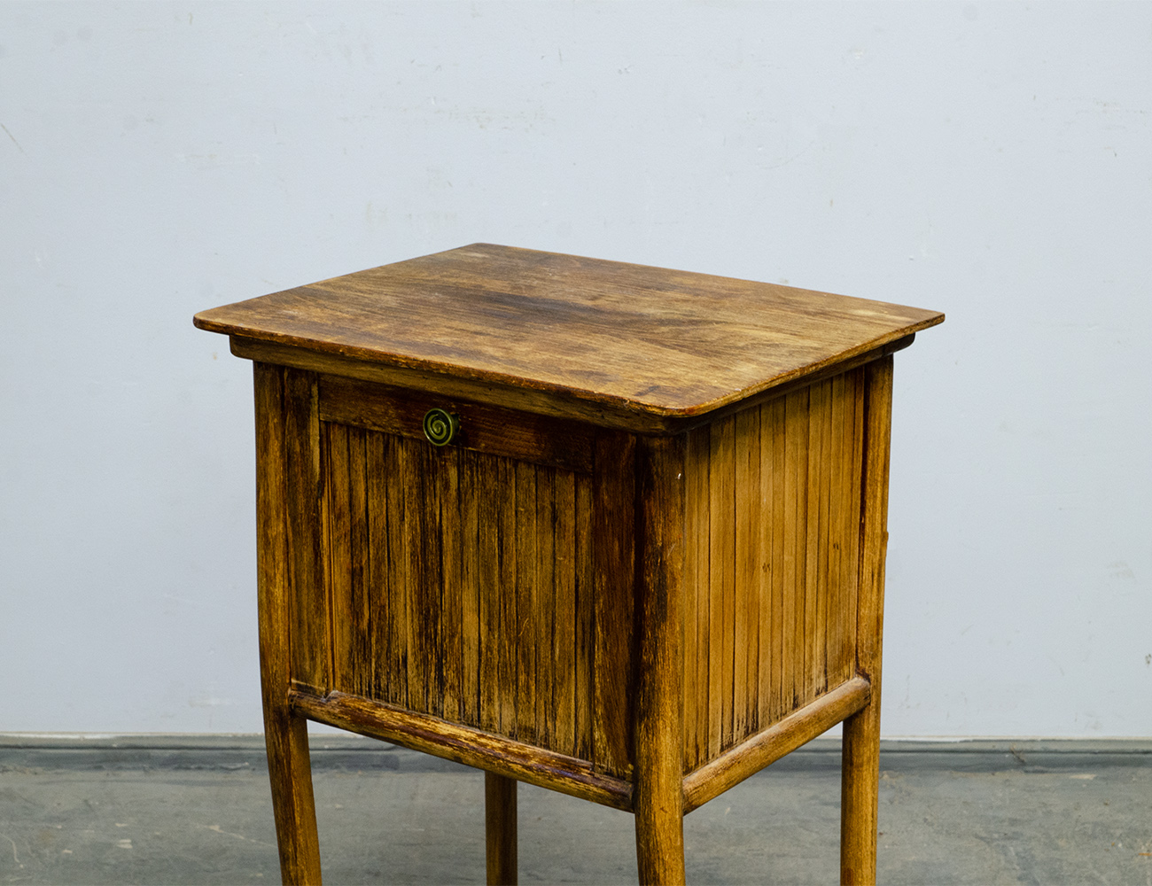 Тумбочка №50/18 фирмы Конъ