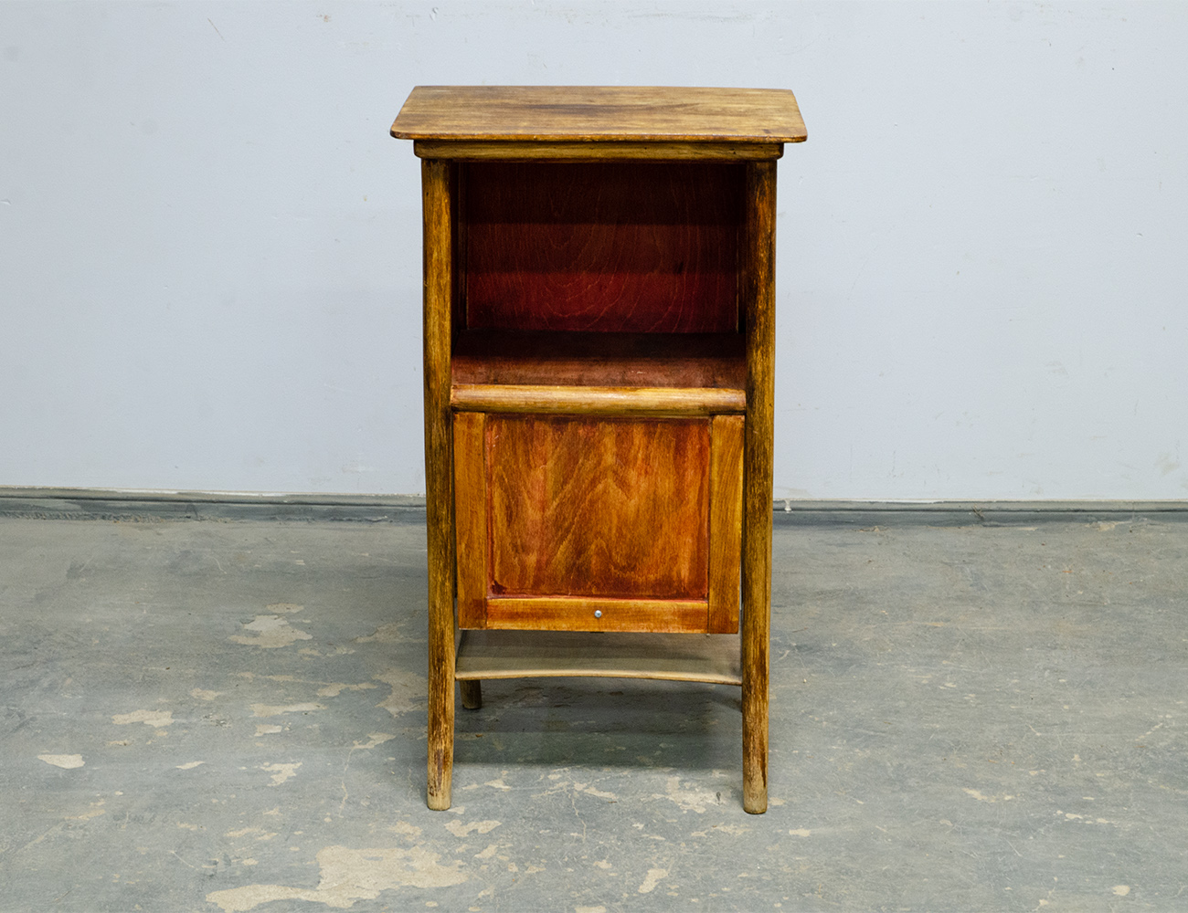 Тумбочка №50/18 фирмы Конъ