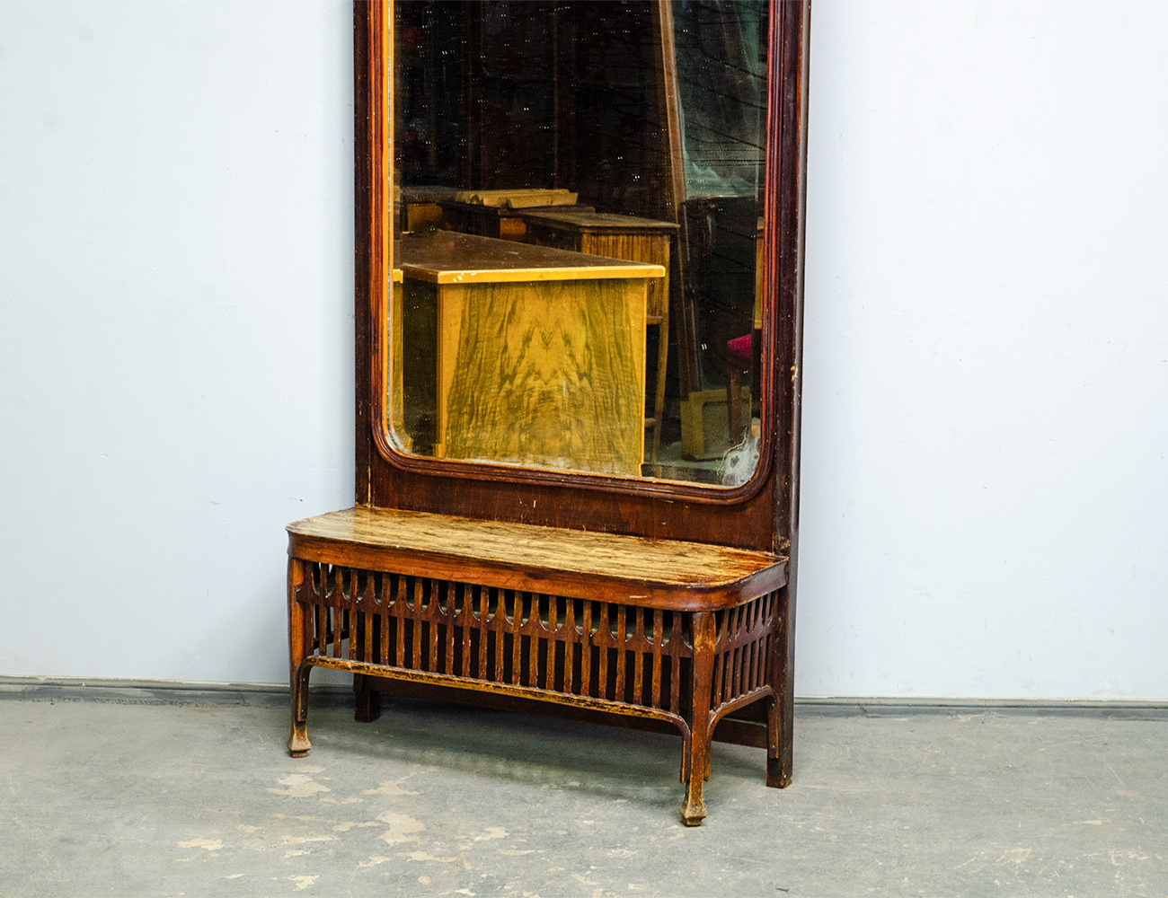 Трюмо с цветочницей №1149 фирмы Конъ