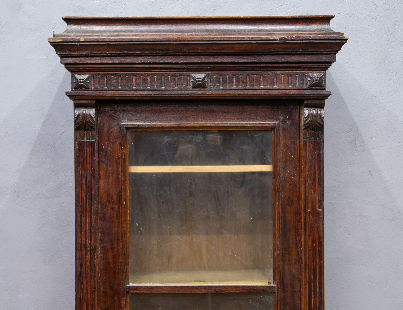 Дубовый кабинетный шкаф конца 19 века