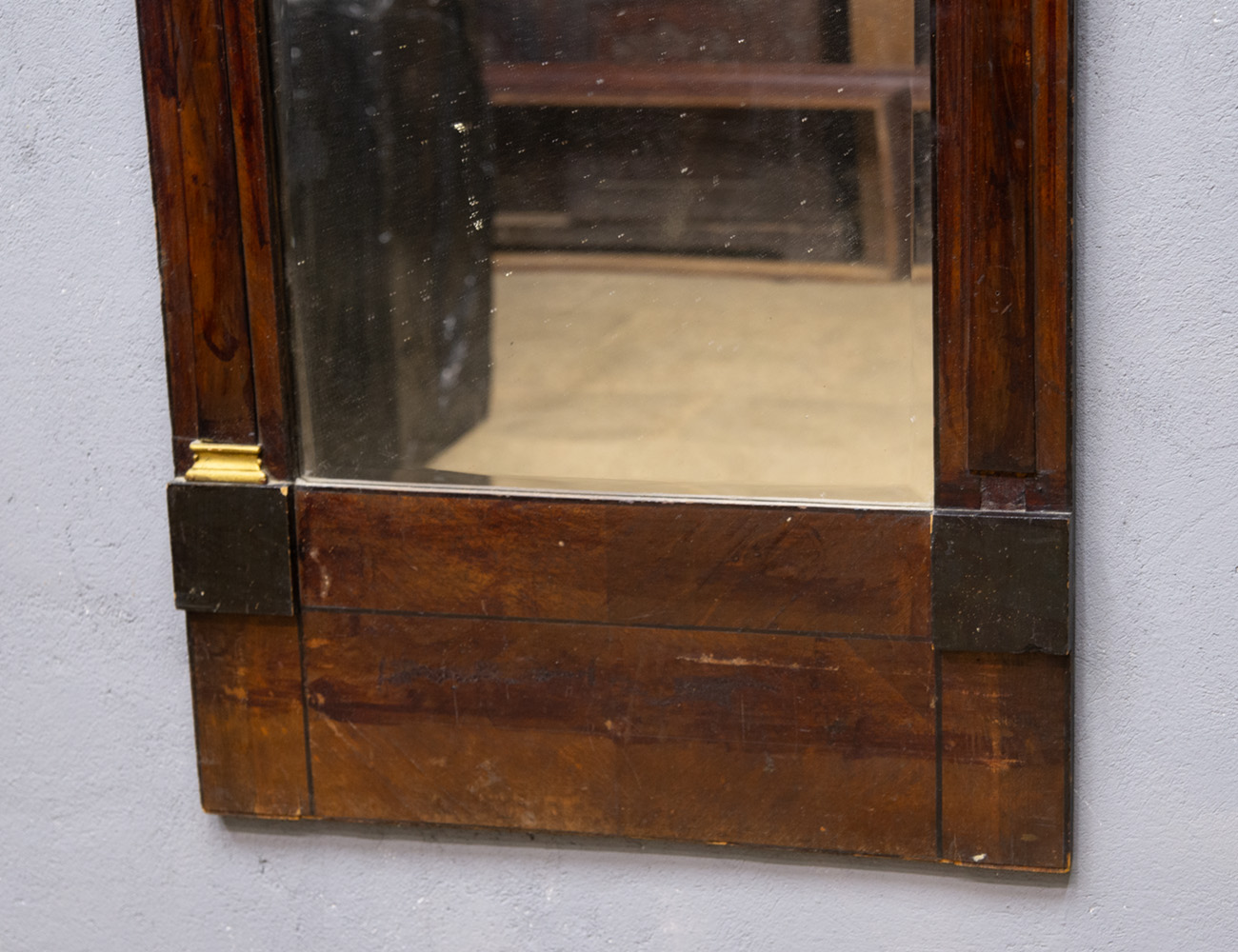 Антикварное настенное зеркало