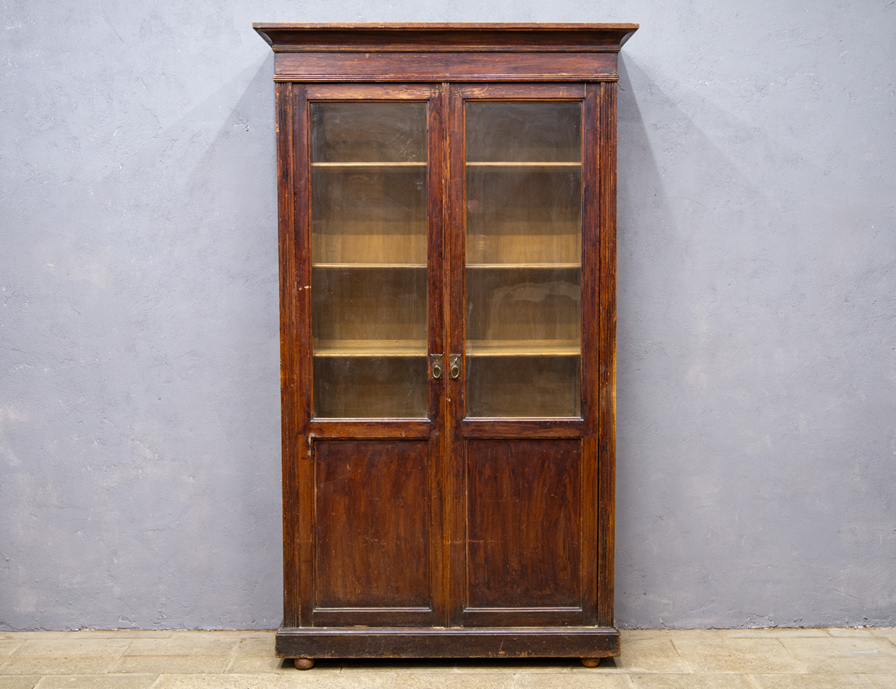 Дубовый книжный шкаф начала 20 века