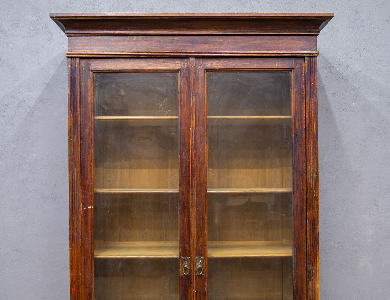 Дубовый книжный шкаф начала 20 века