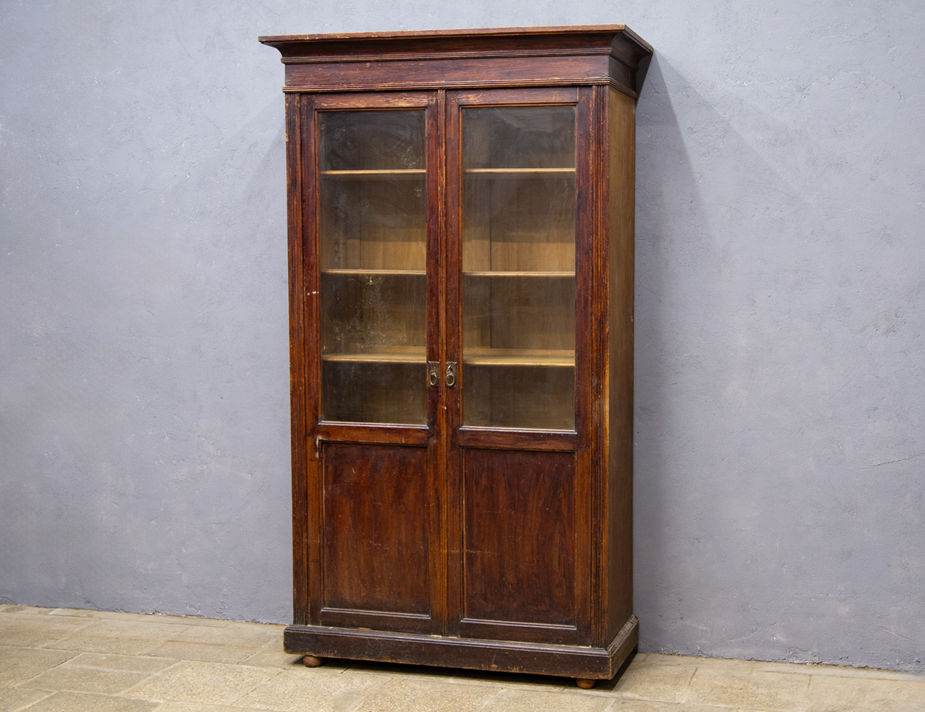 Дубовый книжный шкаф начала 20 века