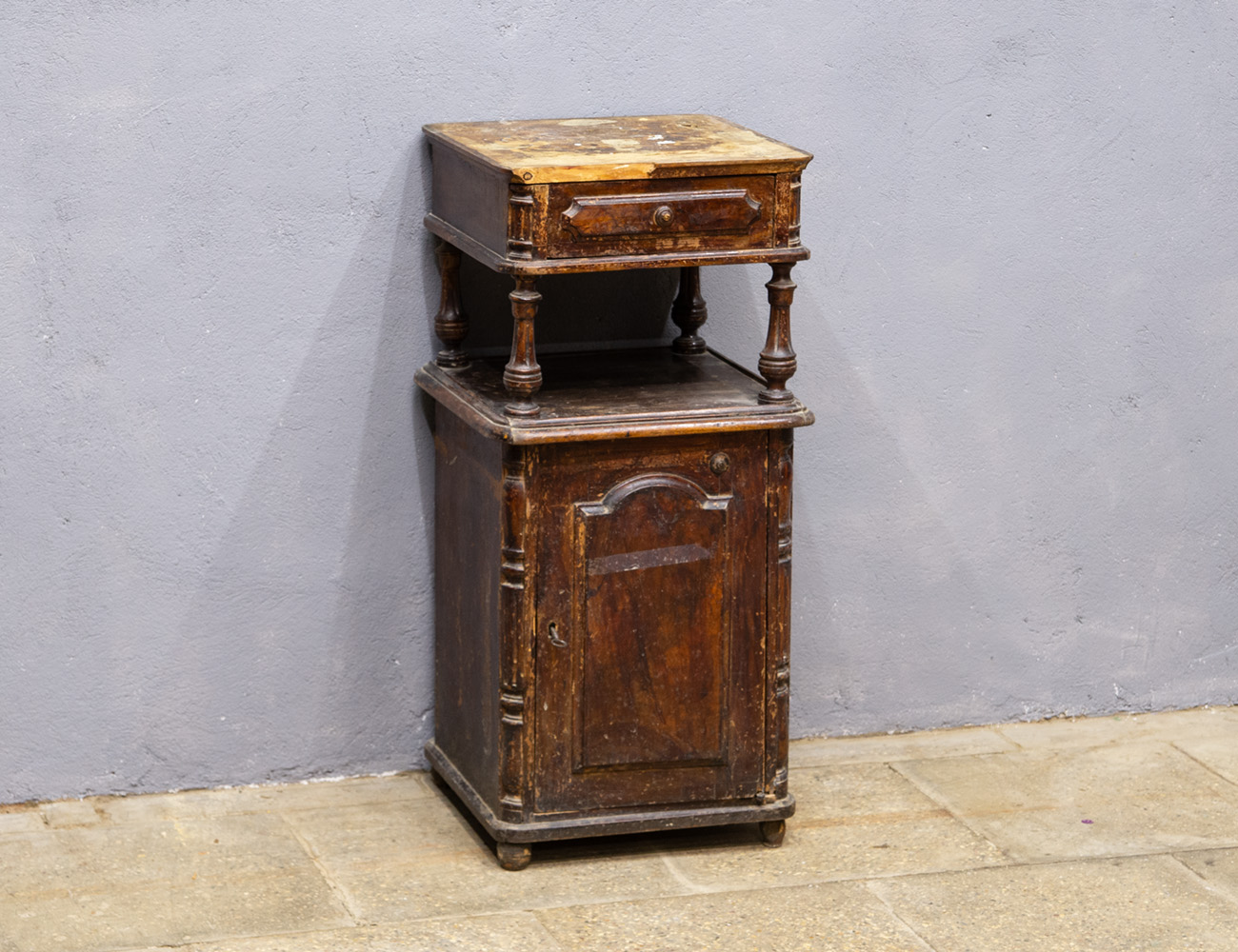 Старинная тумба 19 века