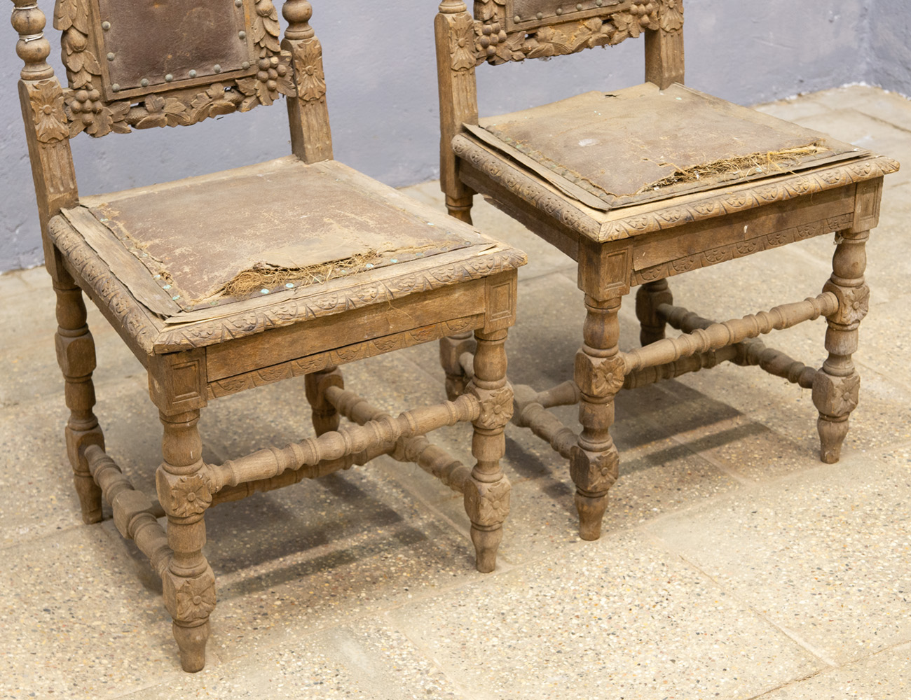 Старинные дубовые стулья 19 века