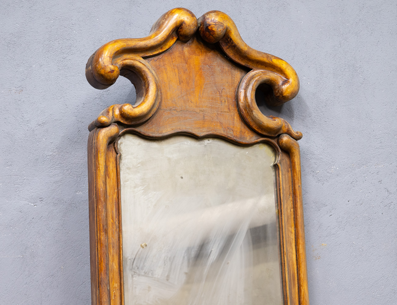 Ореховое простеночное зеркало 19 века