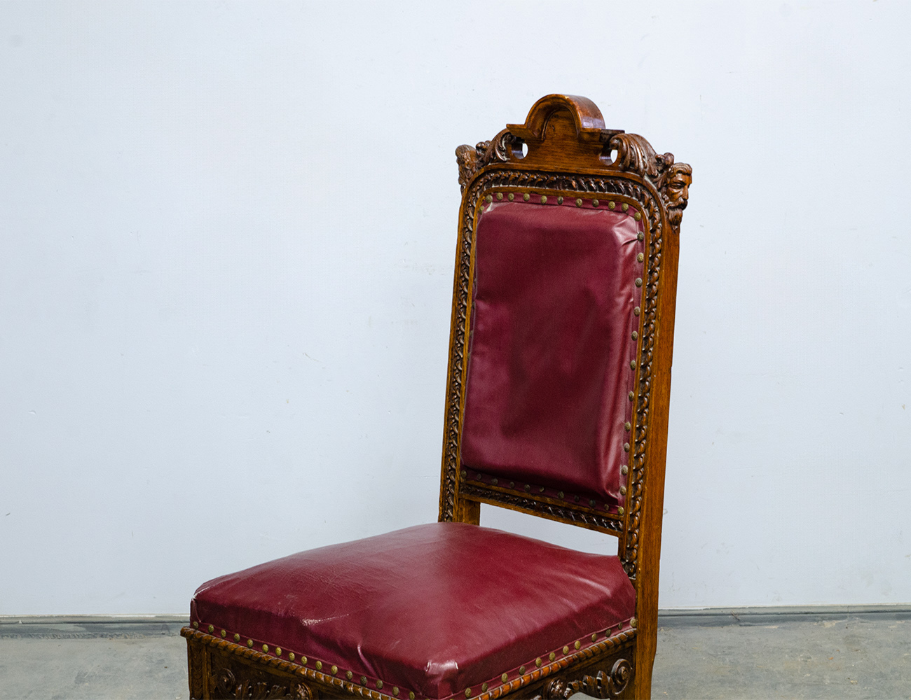 Антикварный дубовый кабинетный стул