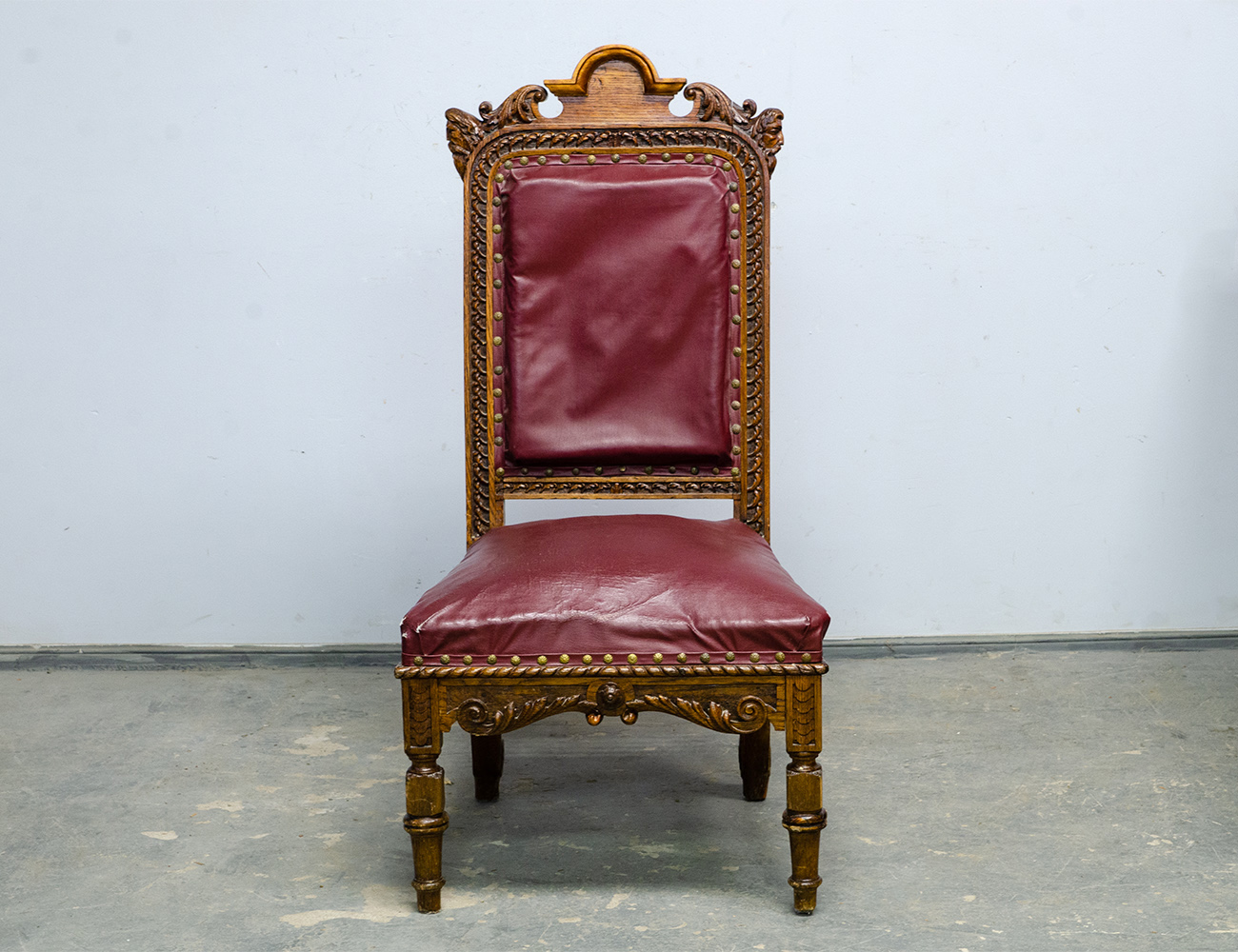 Антикварный дубовый кабинетный стул