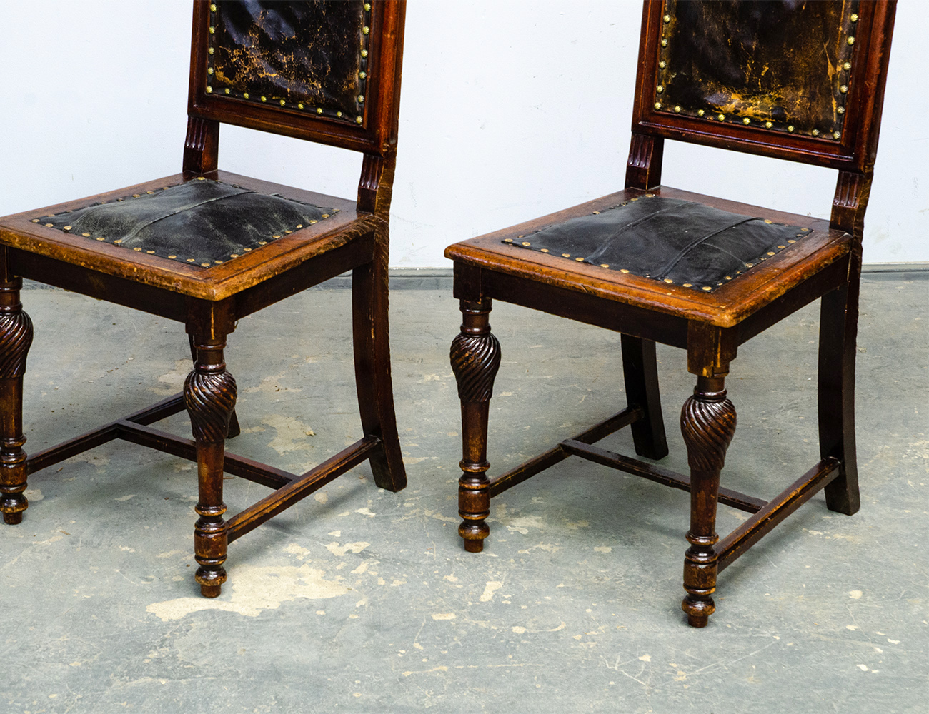 Антикварные дубовые стулья