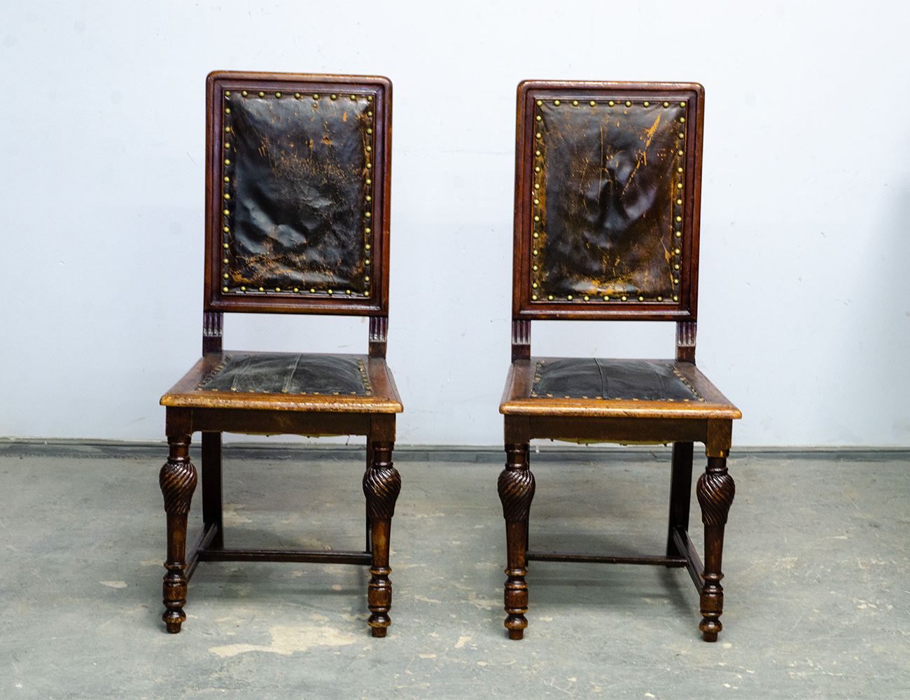 Антикварные дубовые стулья