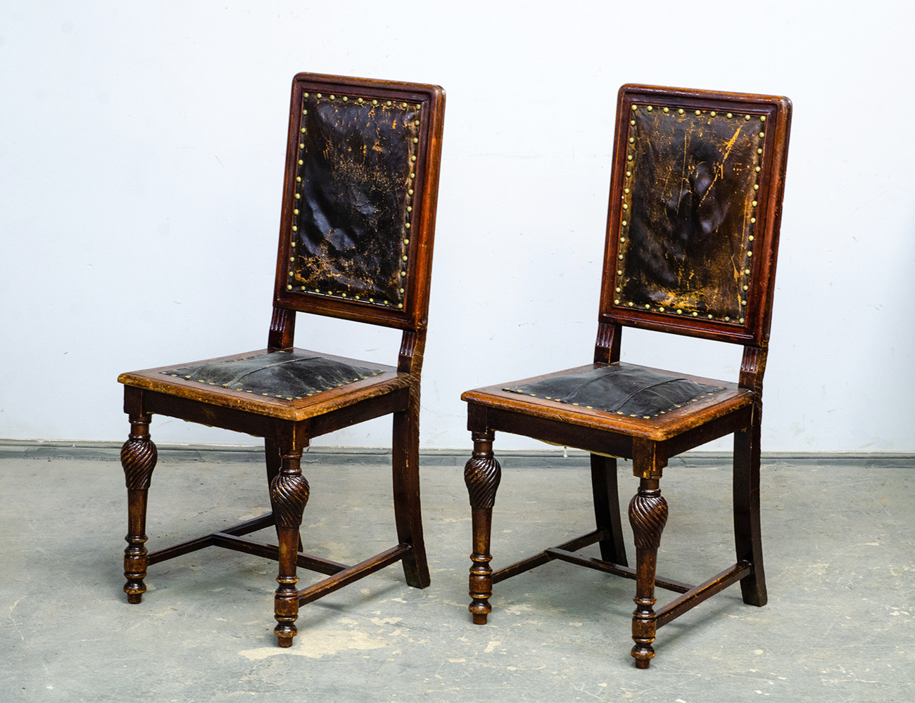 Антикварные дубовые стулья