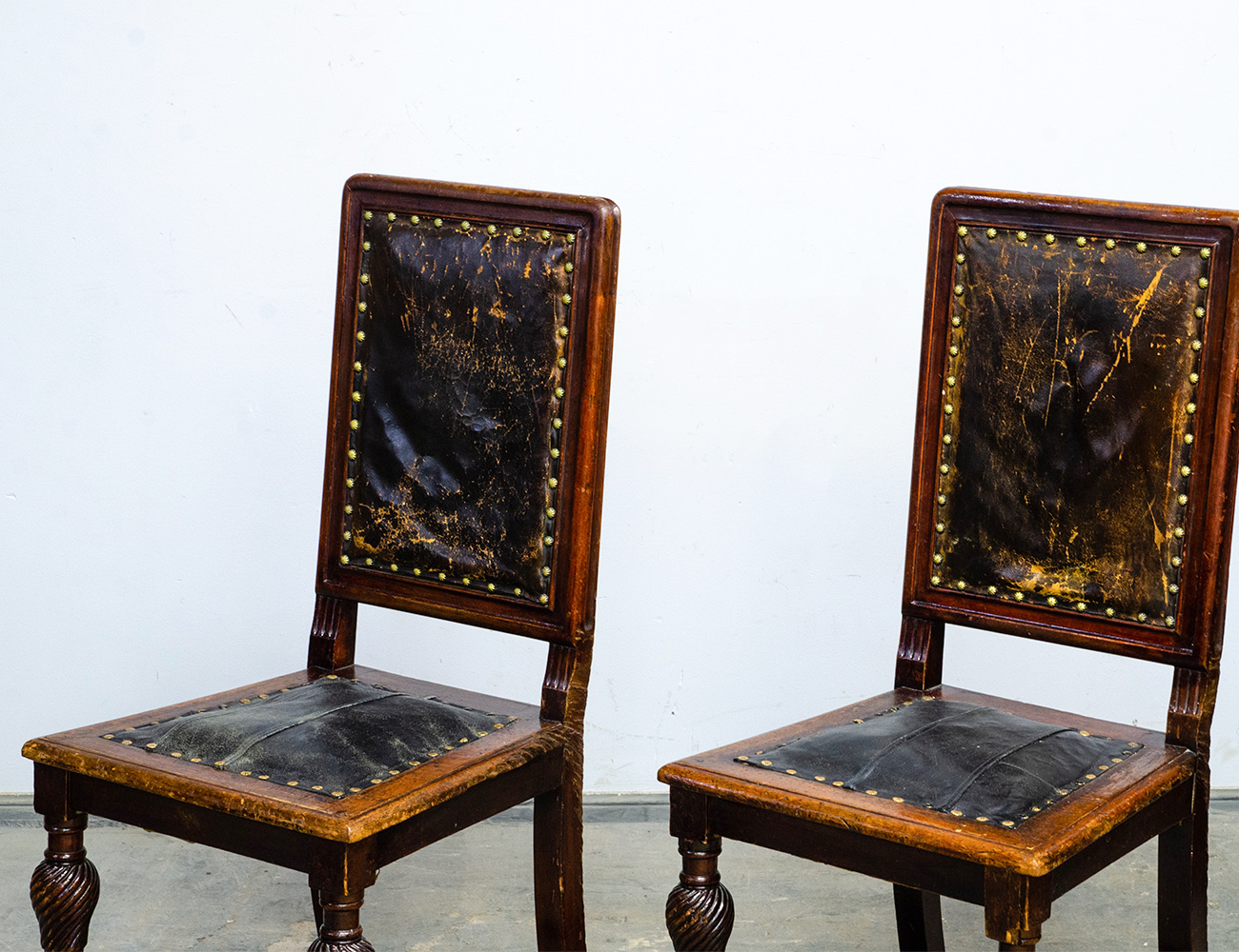 Антикварные дубовые стулья