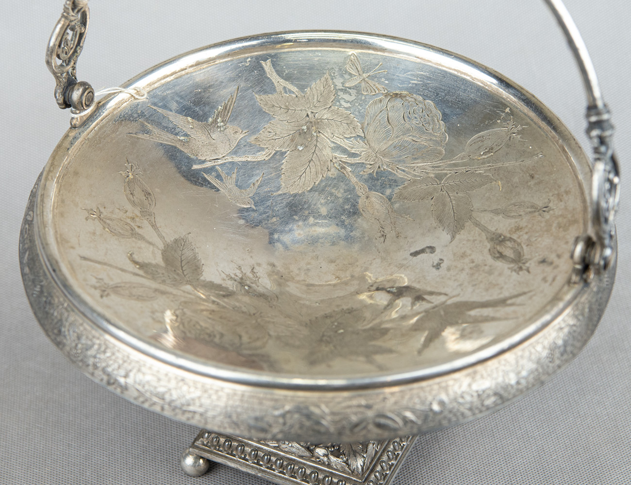 Старинная посеребренная свадебная корзина