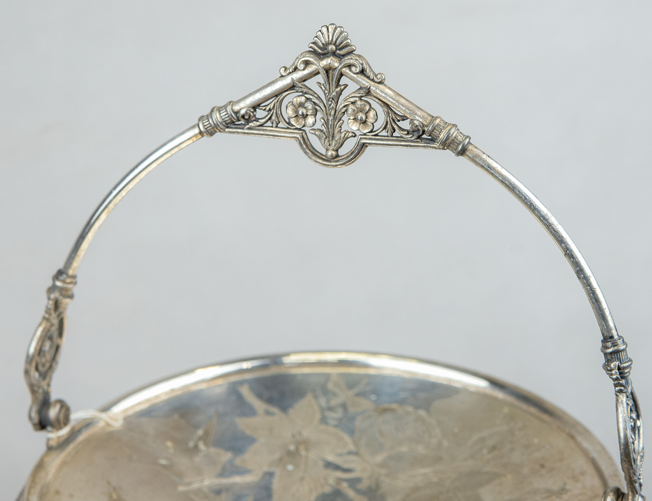 Старинная посеребренная свадебная корзина