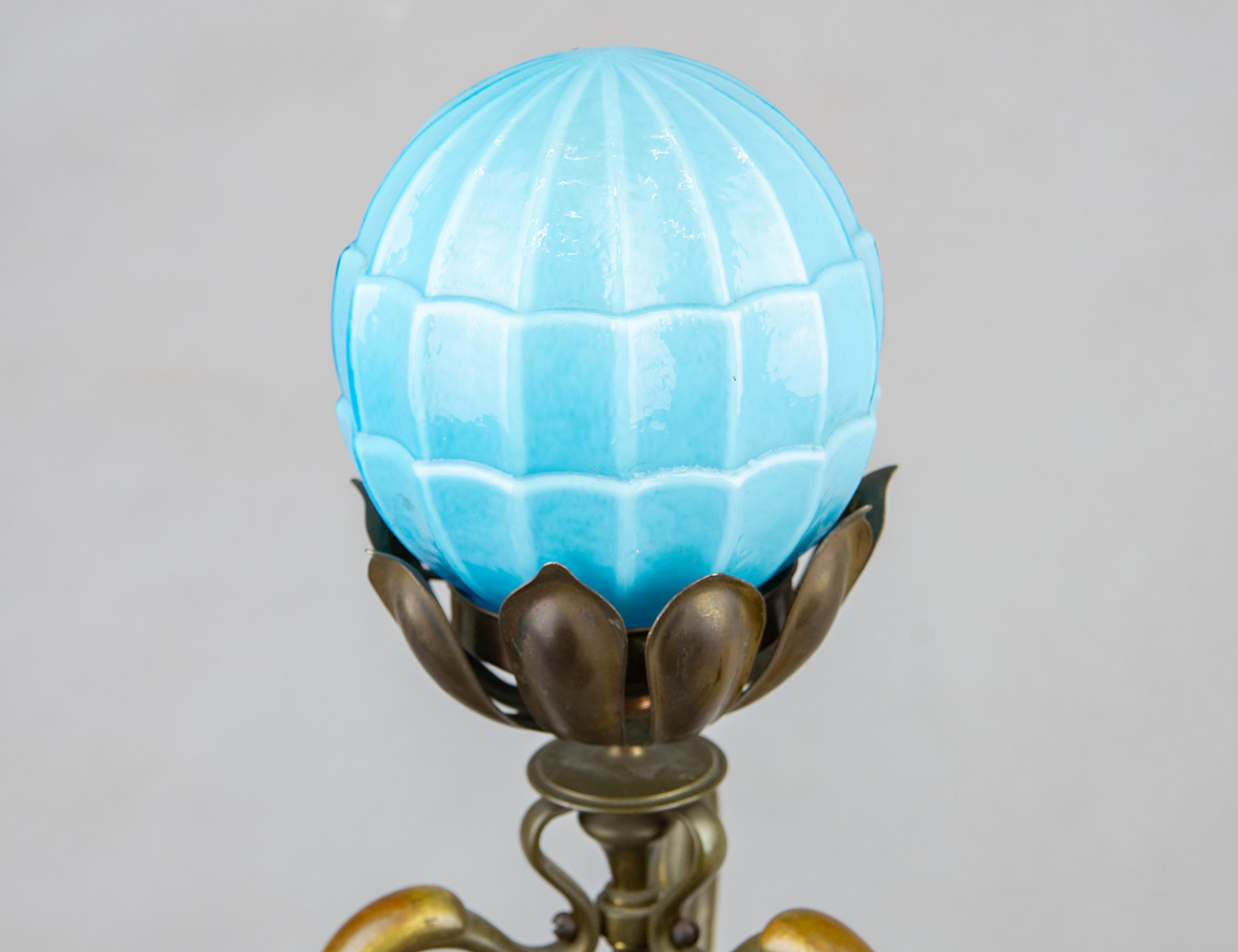 Антикварная настольная лампа Лилия