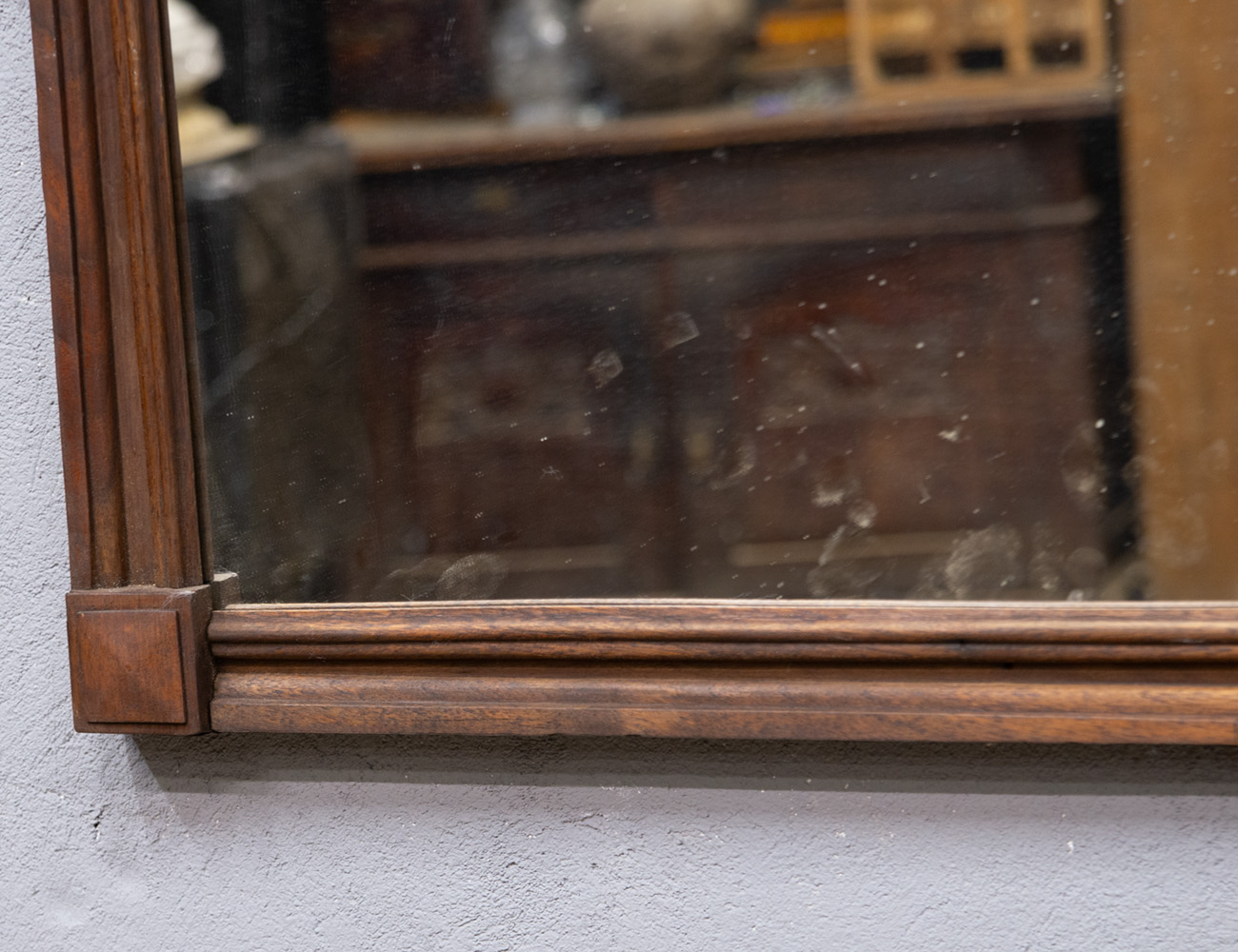 Старинное настенное зеркало