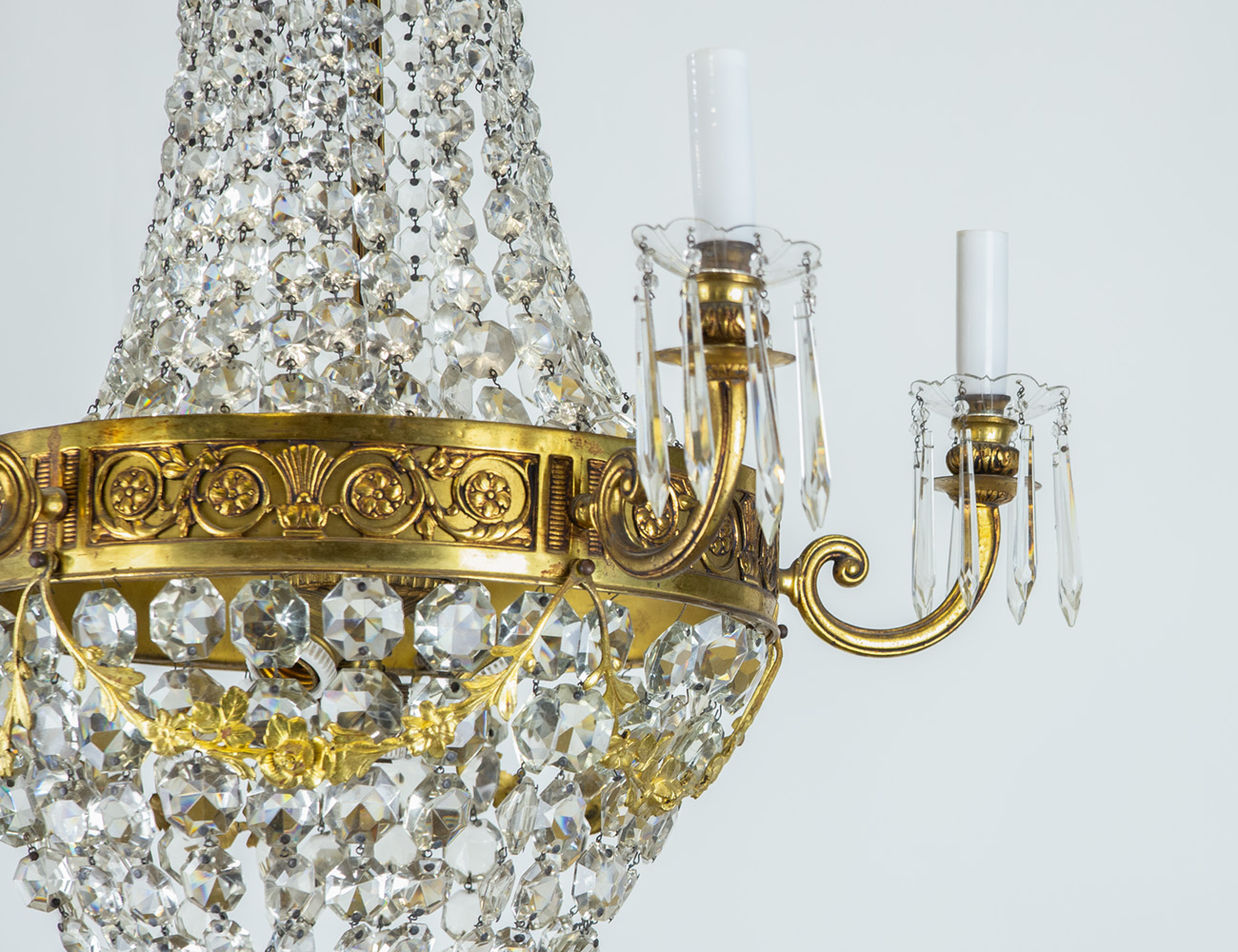 Старинная люстра в стиле ампир