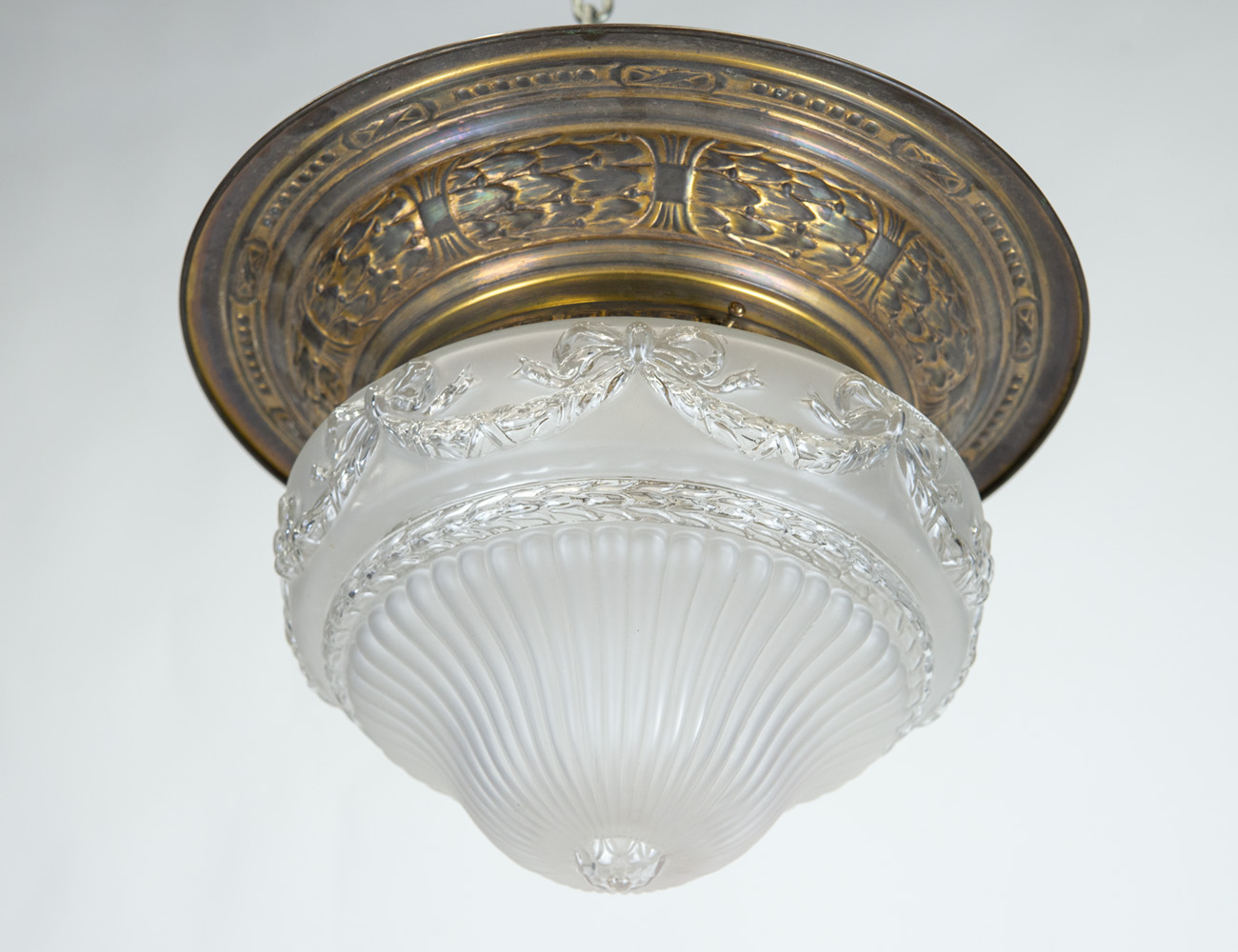 Старинный потолочный светильник