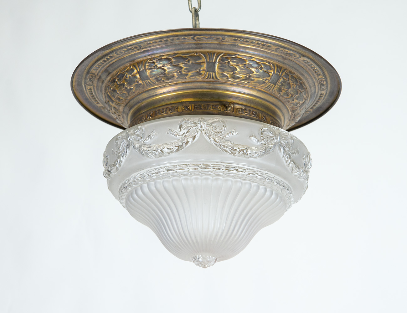 Старинный потолочный светильник