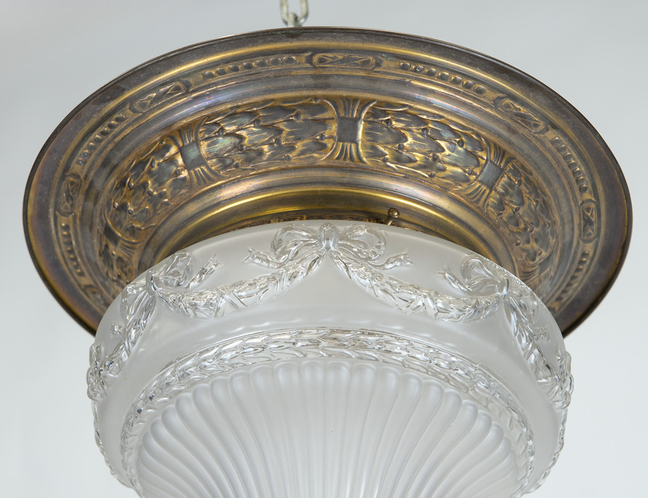 Старинный потолочный светильник