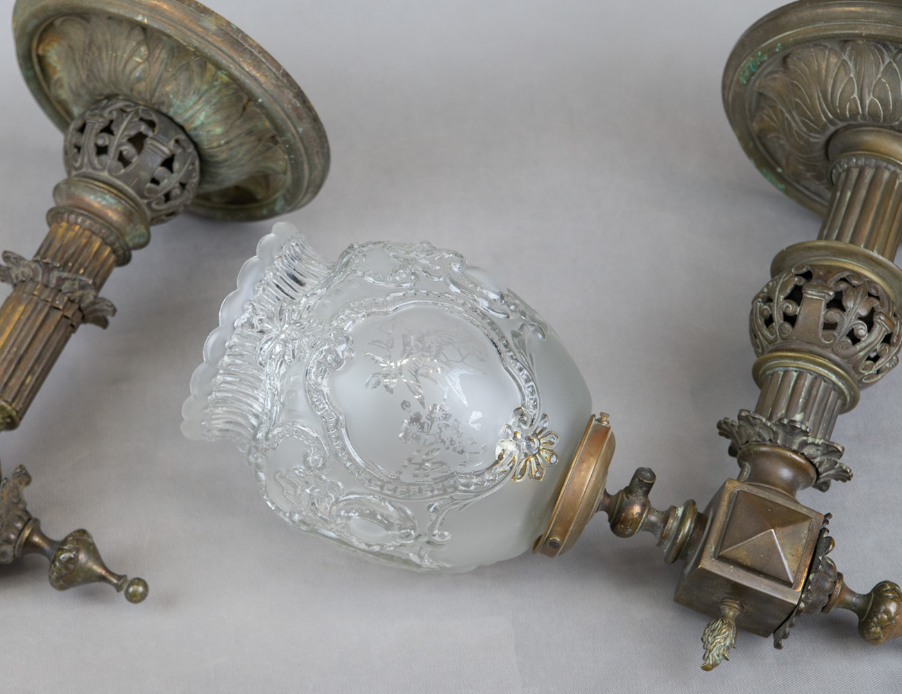 Бронзовая пара наружных светильников 19в