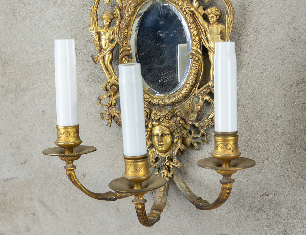 Пара старинных бра с зеркалами