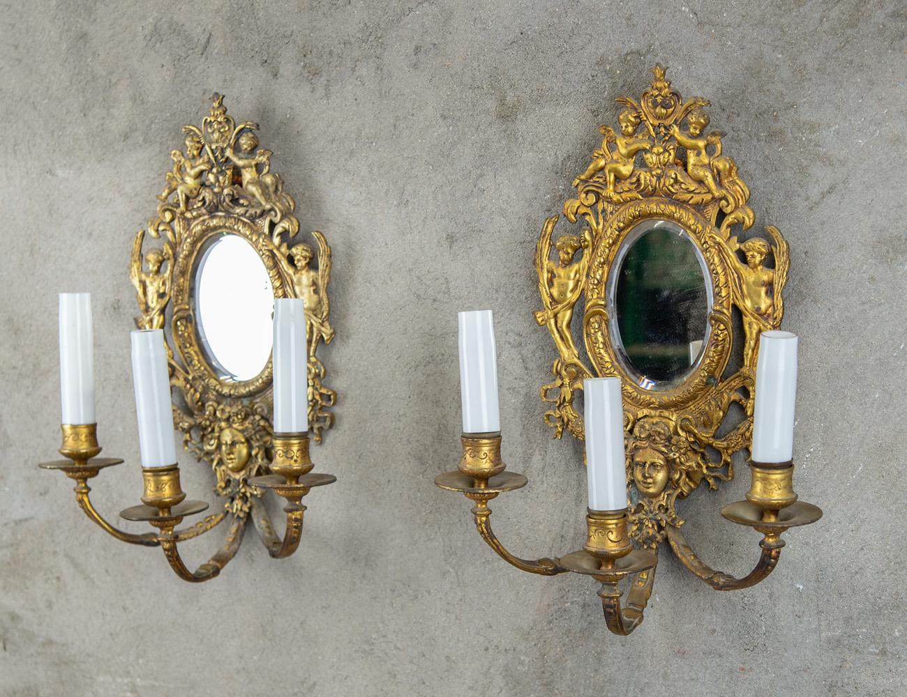 Пара старинных бра с зеркалами