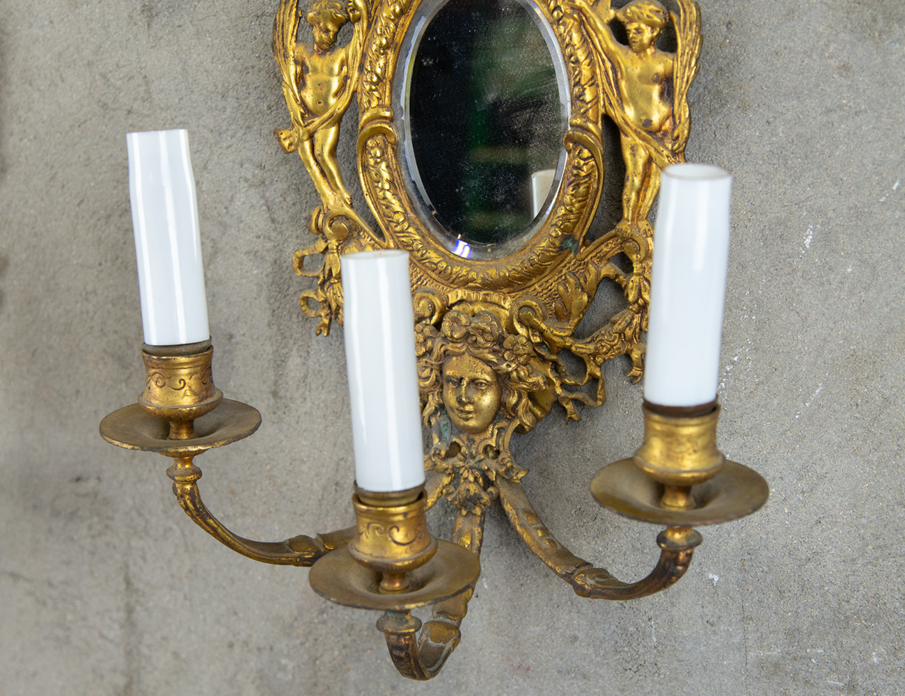 Пара старинных бра с зеркалами