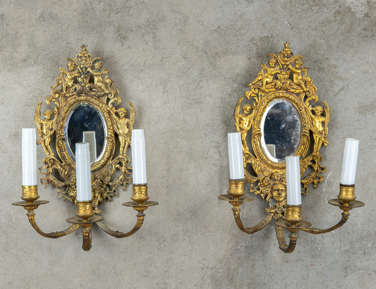 Пара старинных бра с зеркалами