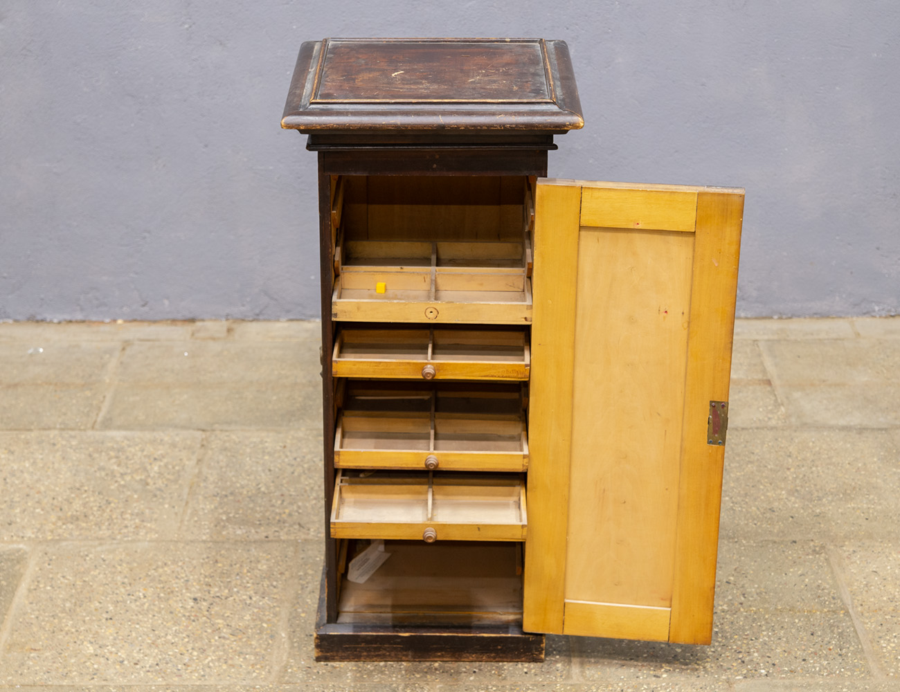 Старинная конторская тумба с ручками