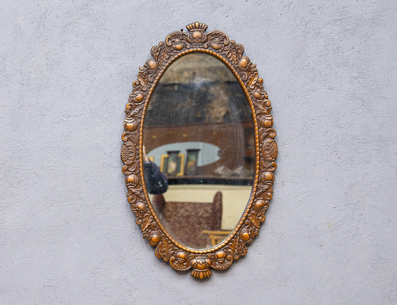 Старинное настенное зеркало