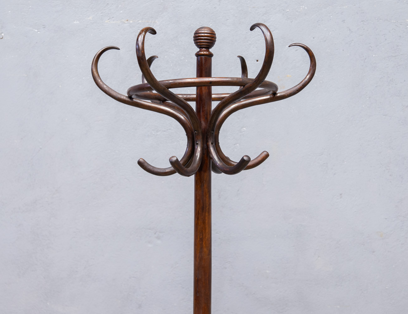 Старинная венская напольная вешалка