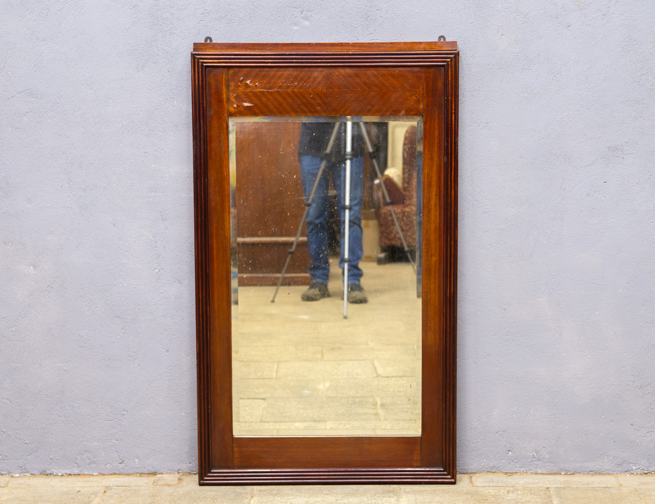 Старинное настенное зеркало