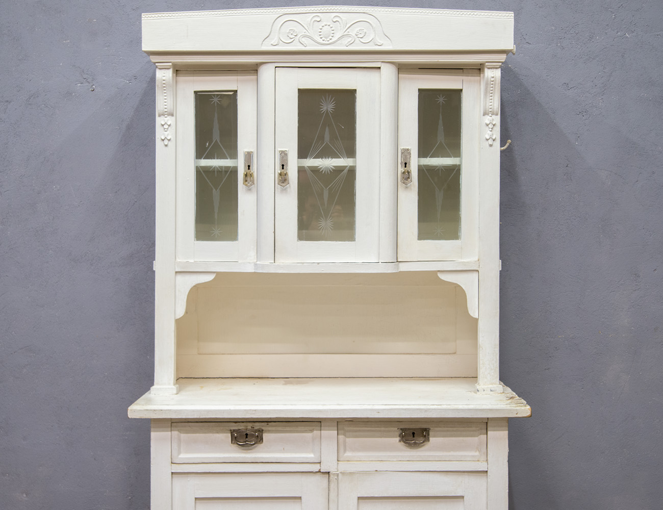 Старинный буфет