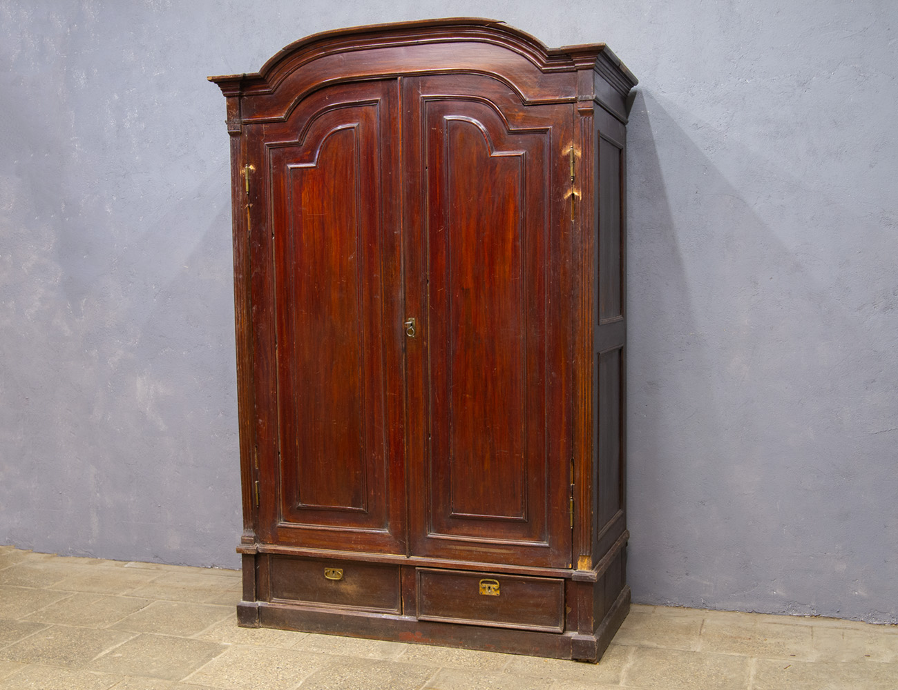 Старинный платяной шкаф