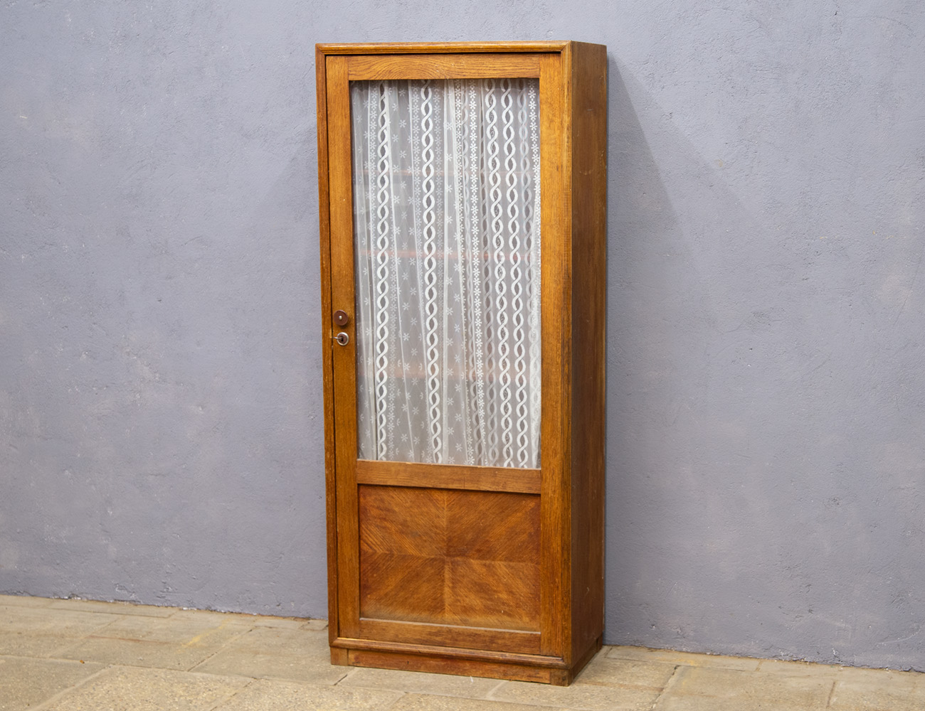 Старинный кабинетный книжный шкаф