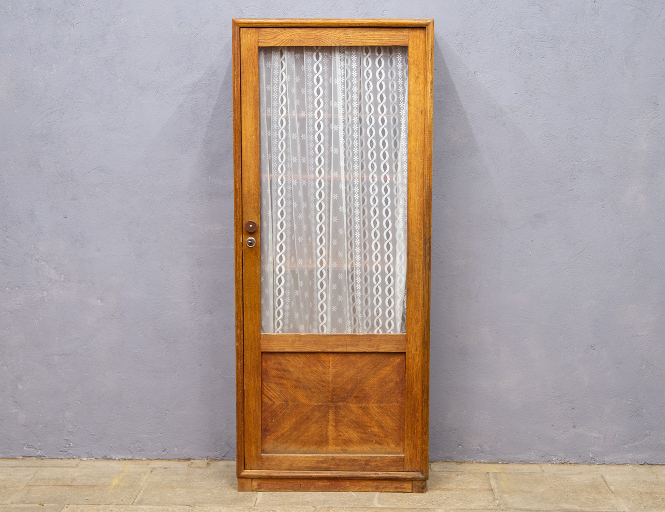 Старинный кабинетный книжный шкаф